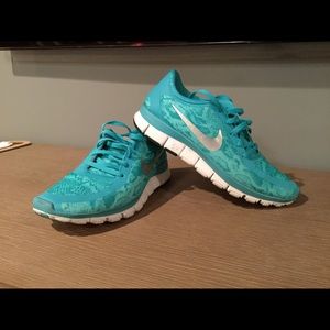 Teal Nike RunFree